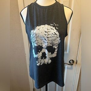 Sleeveless gray t shirt with skull print